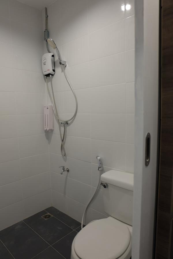 F F Auberge de jeunesse *