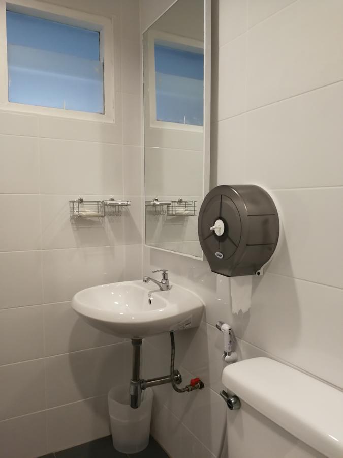 F F Auberge de jeunesse *